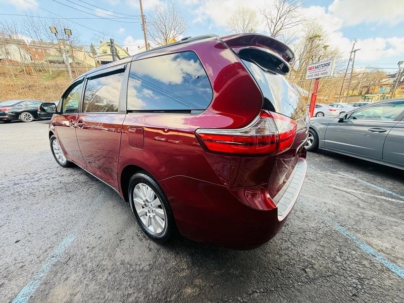 Toyota Sienna  2015