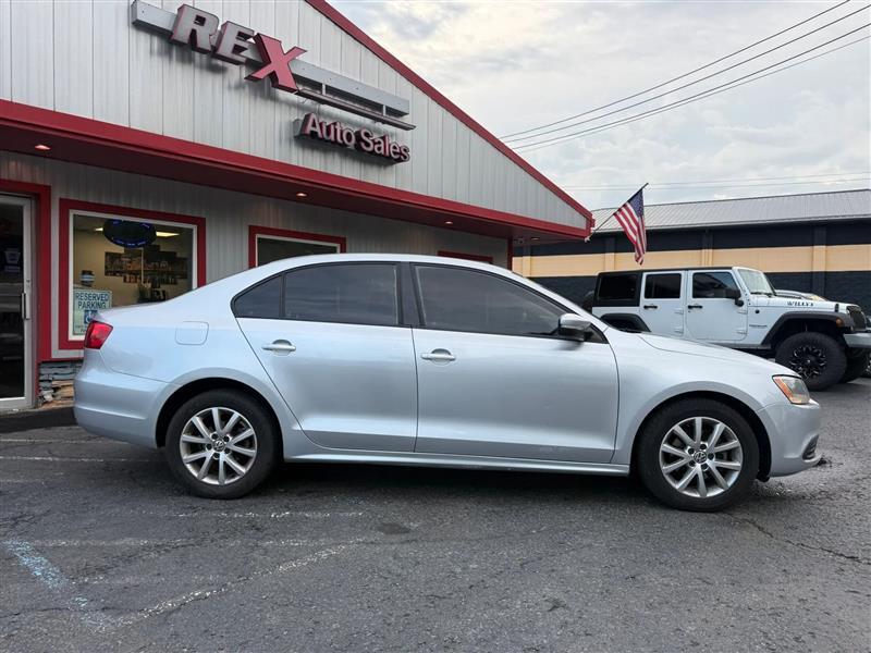 Volkswagen Jetta  2012