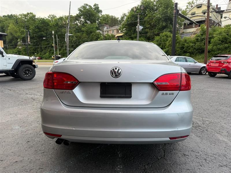 Volkswagen Jetta  2012