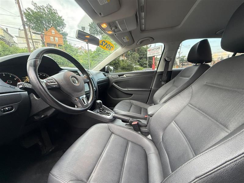 Volkswagen Jetta  2012