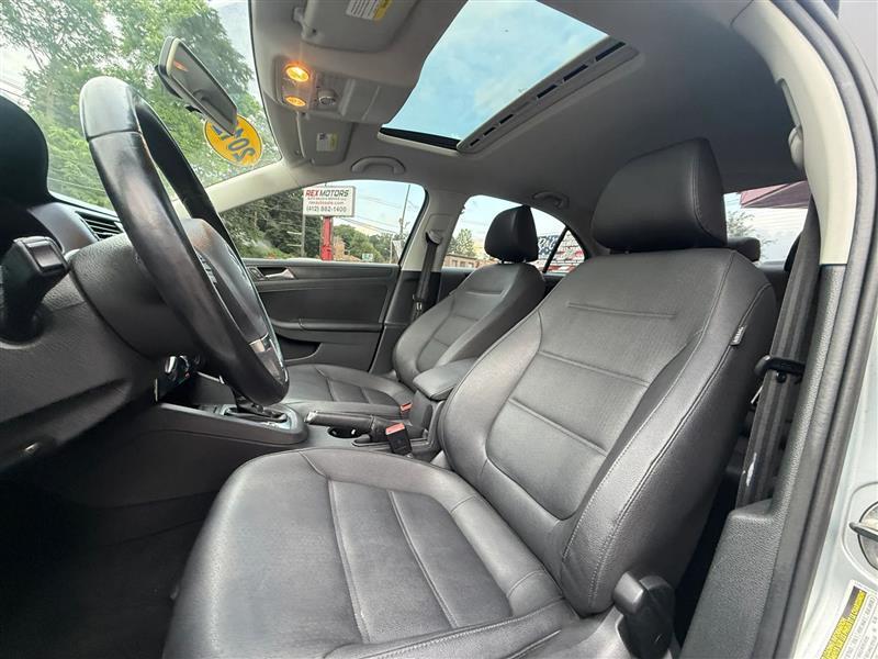 Volkswagen Jetta  2012