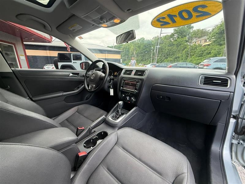 Volkswagen Jetta  2012