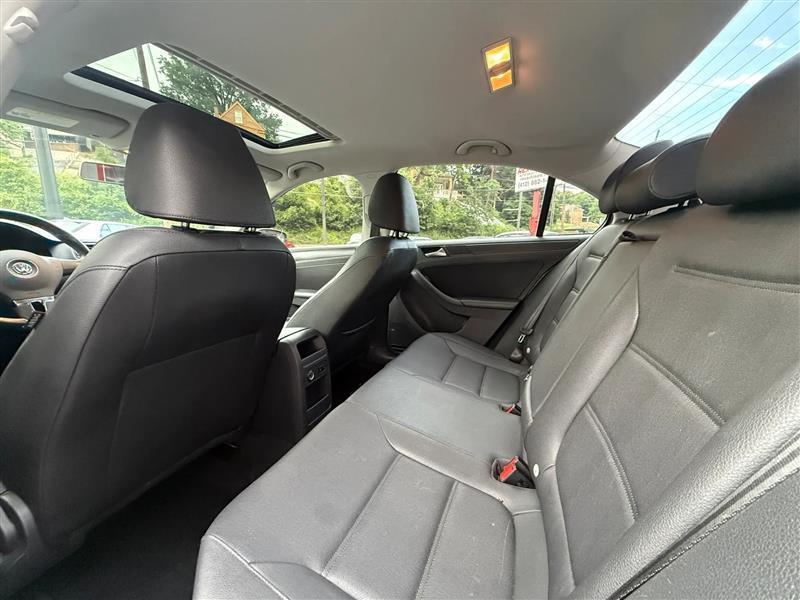 Volkswagen Jetta  2012