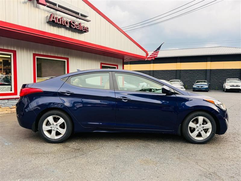 Hyundai Elantra  2013