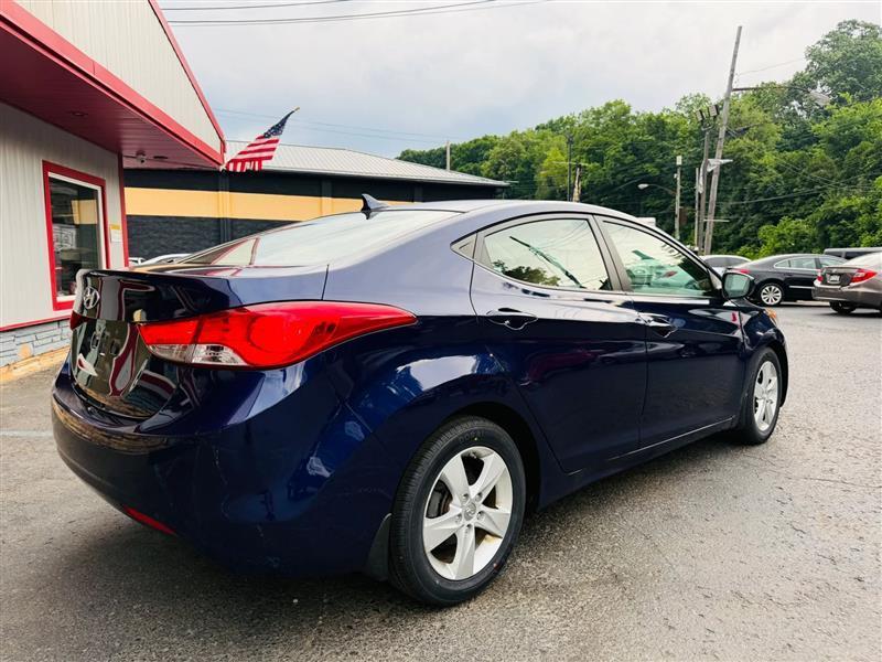 Hyundai Elantra  2013