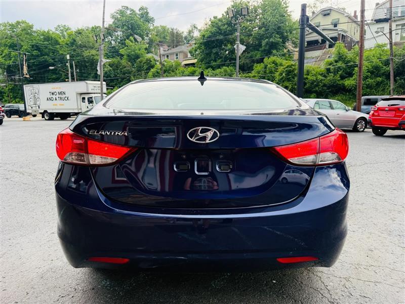 Hyundai Elantra  2013