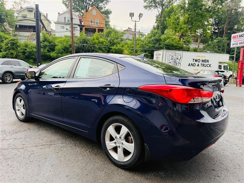 Hyundai Elantra  2013