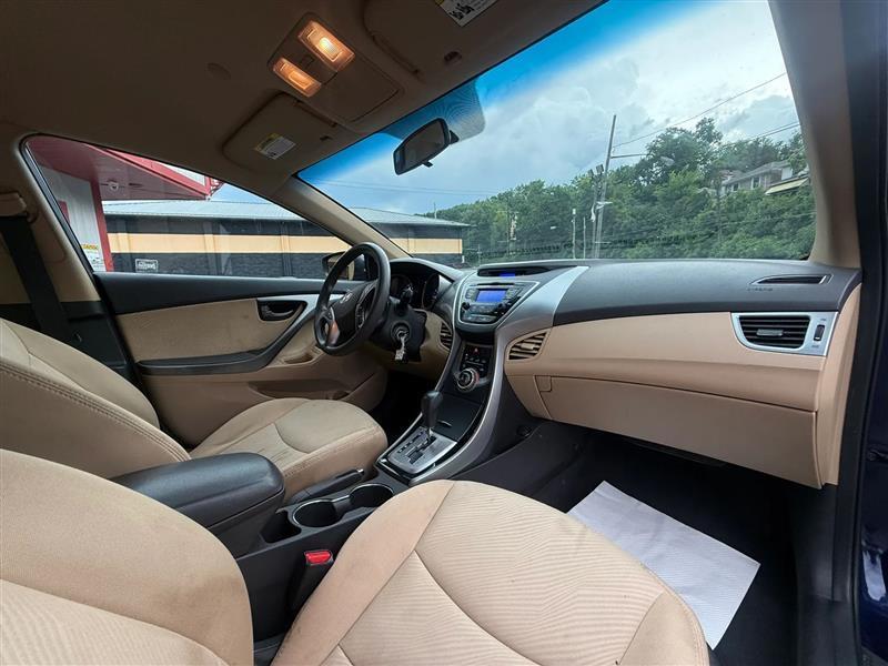 Hyundai Elantra  2013