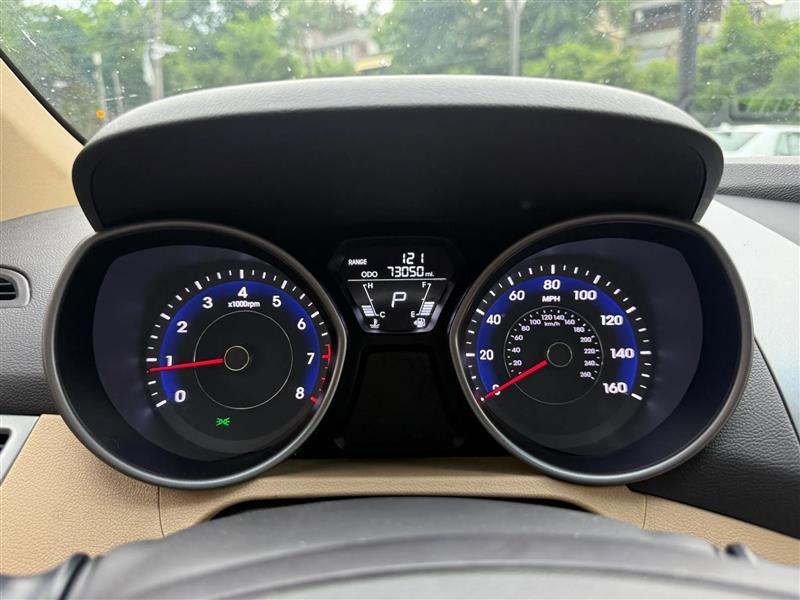 Hyundai Elantra  2013