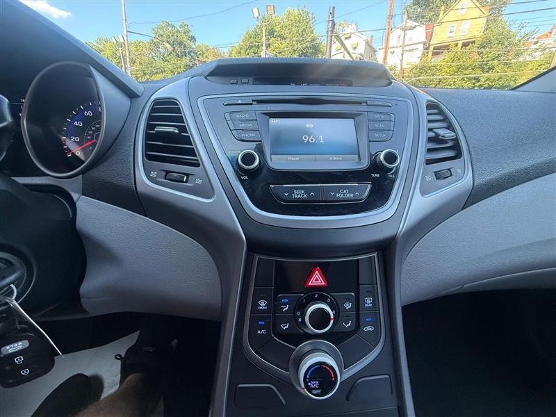 Hyundai Elantra  2016