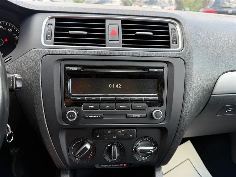 Volkswagen Jetta  2013