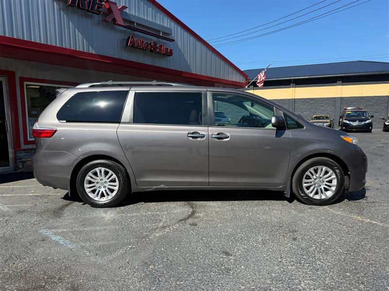 Toyota Sienna  2016