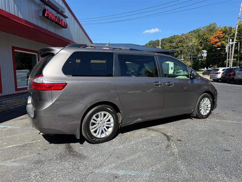 Toyota Sienna  2016