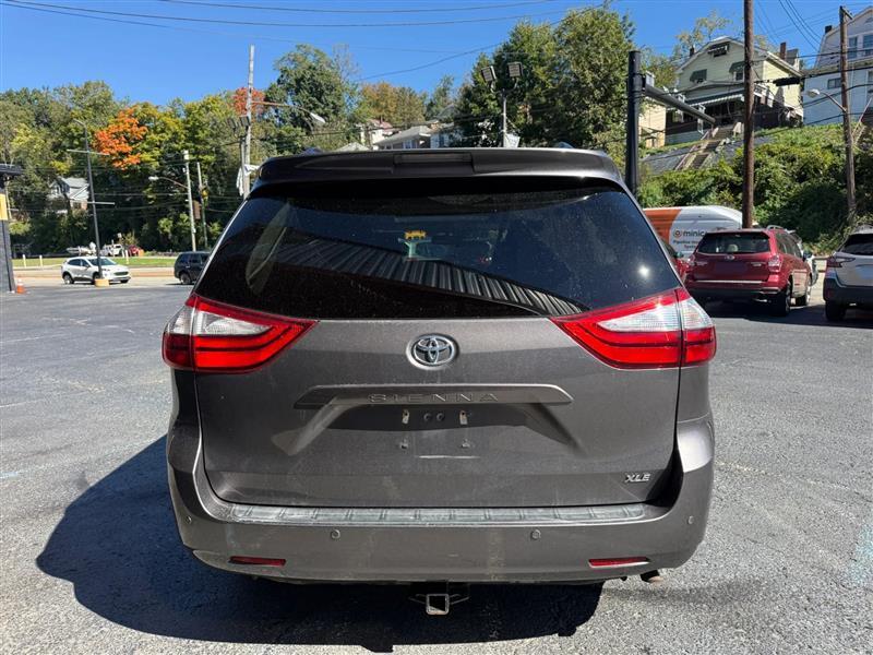 Toyota Sienna  2016