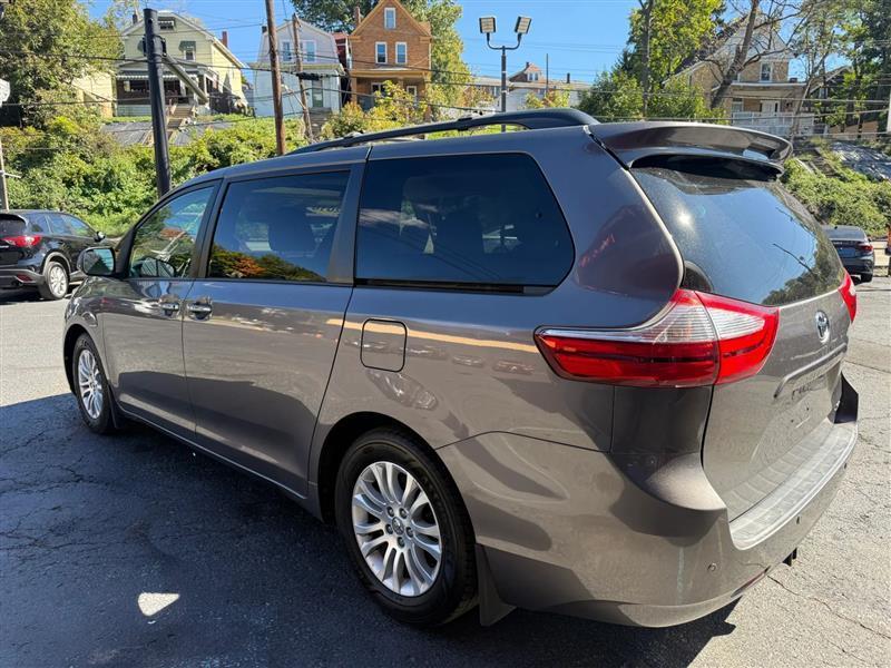Toyota Sienna  2016