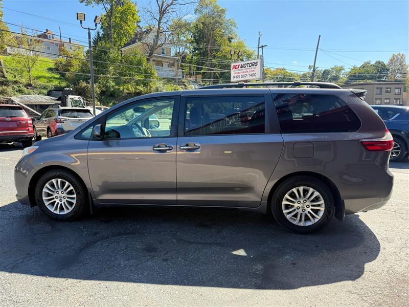Toyota Sienna  2016