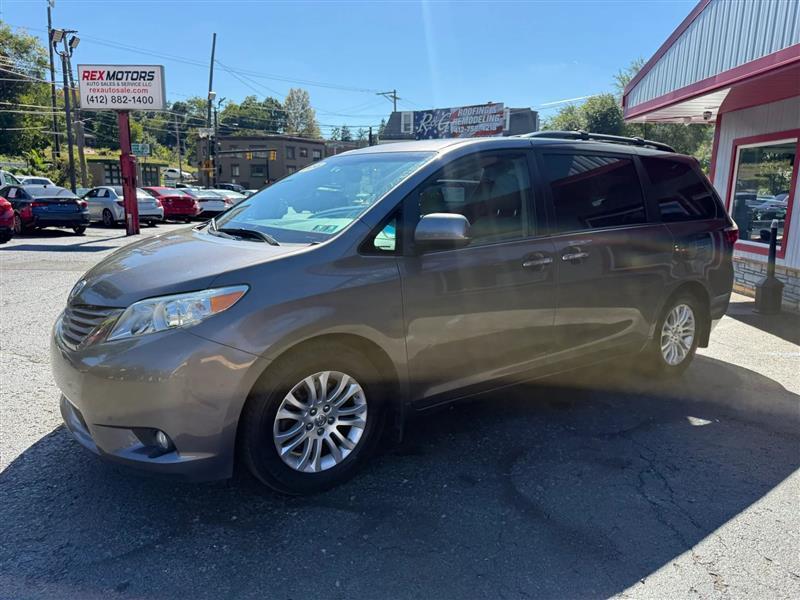 Toyota Sienna  2016