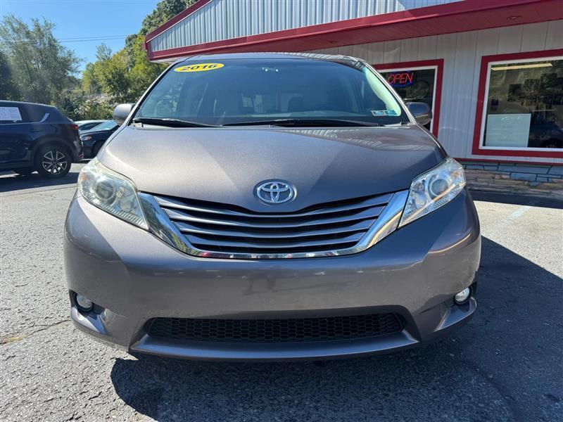 Toyota Sienna  2016