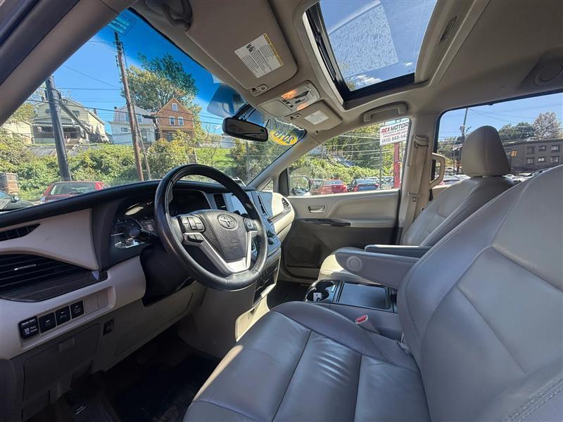 Toyota Sienna  2016