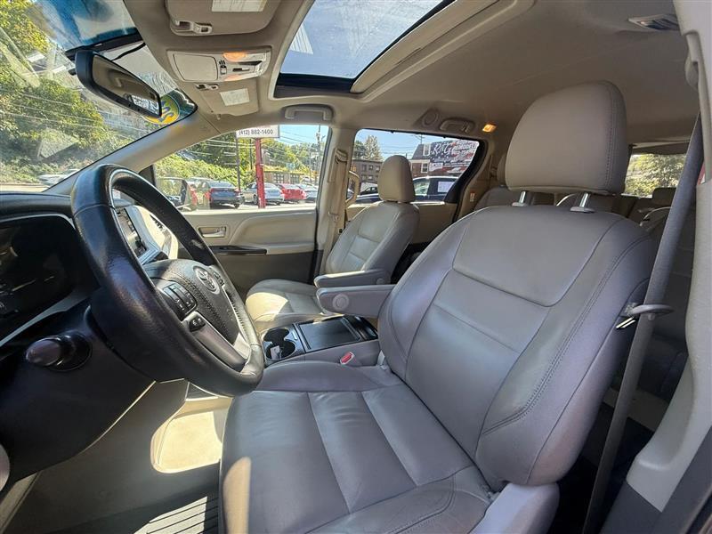 Toyota Sienna  2016