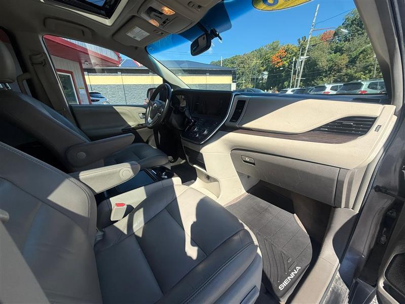 Toyota Sienna  2016