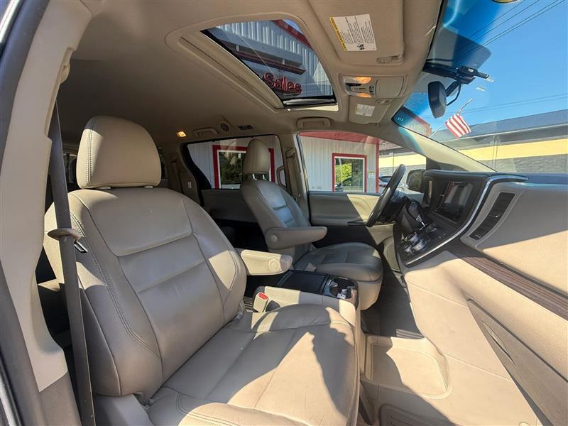 Toyota Sienna  2016