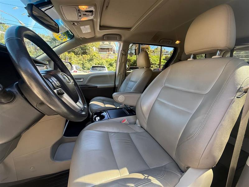 Toyota Sienna  2016