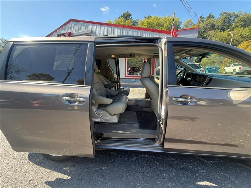 Toyota Sienna  2016