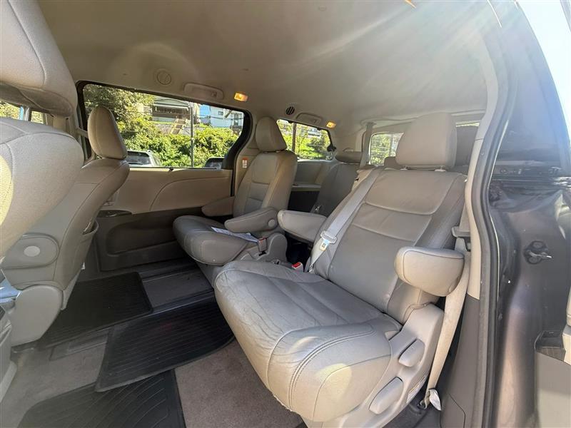 Toyota Sienna  2016
