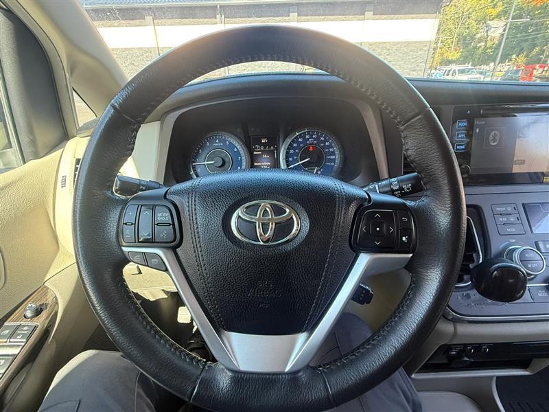 Toyota Sienna  2016