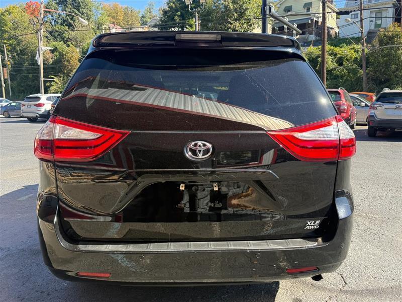 Toyota Sienna  2015