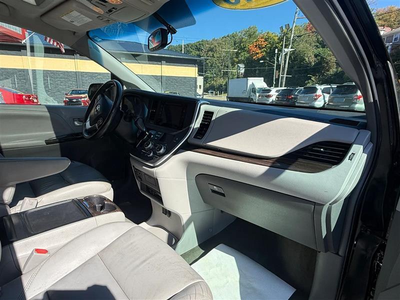 Toyota Sienna  2015