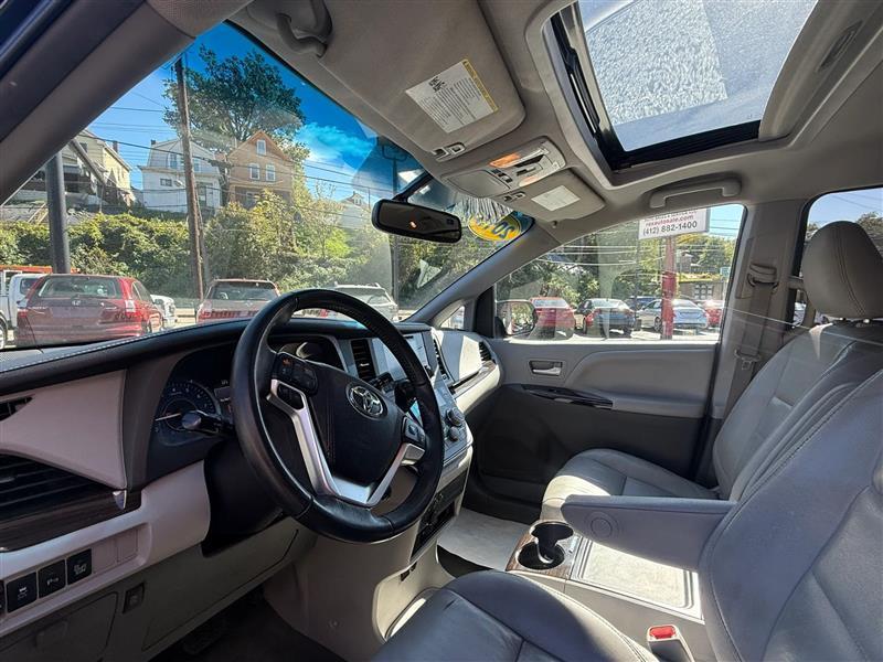 Toyota Sienna  2015