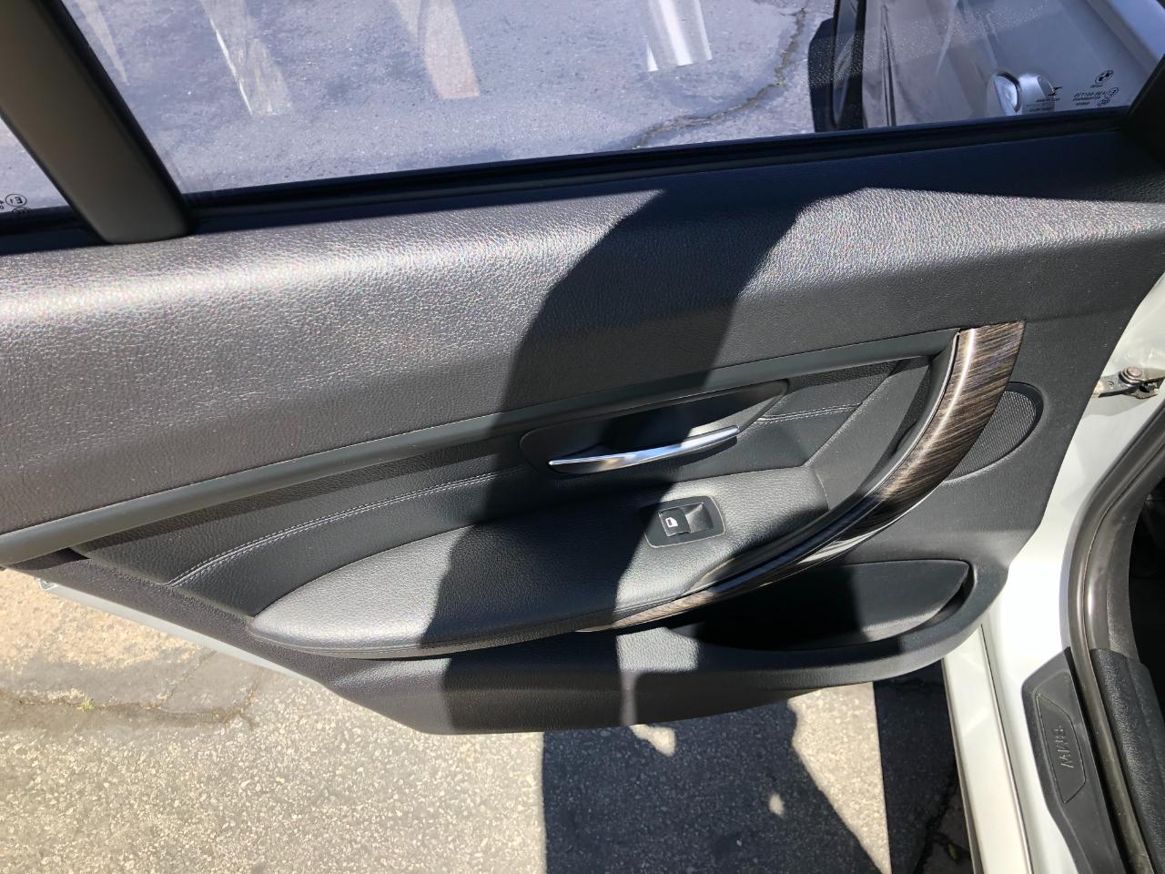 BMW 3-Series 320i Sedan 2015