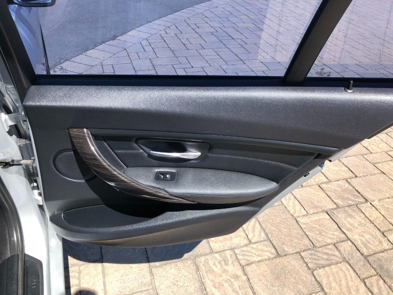 BMW 3-Series 320i Sedan 2015