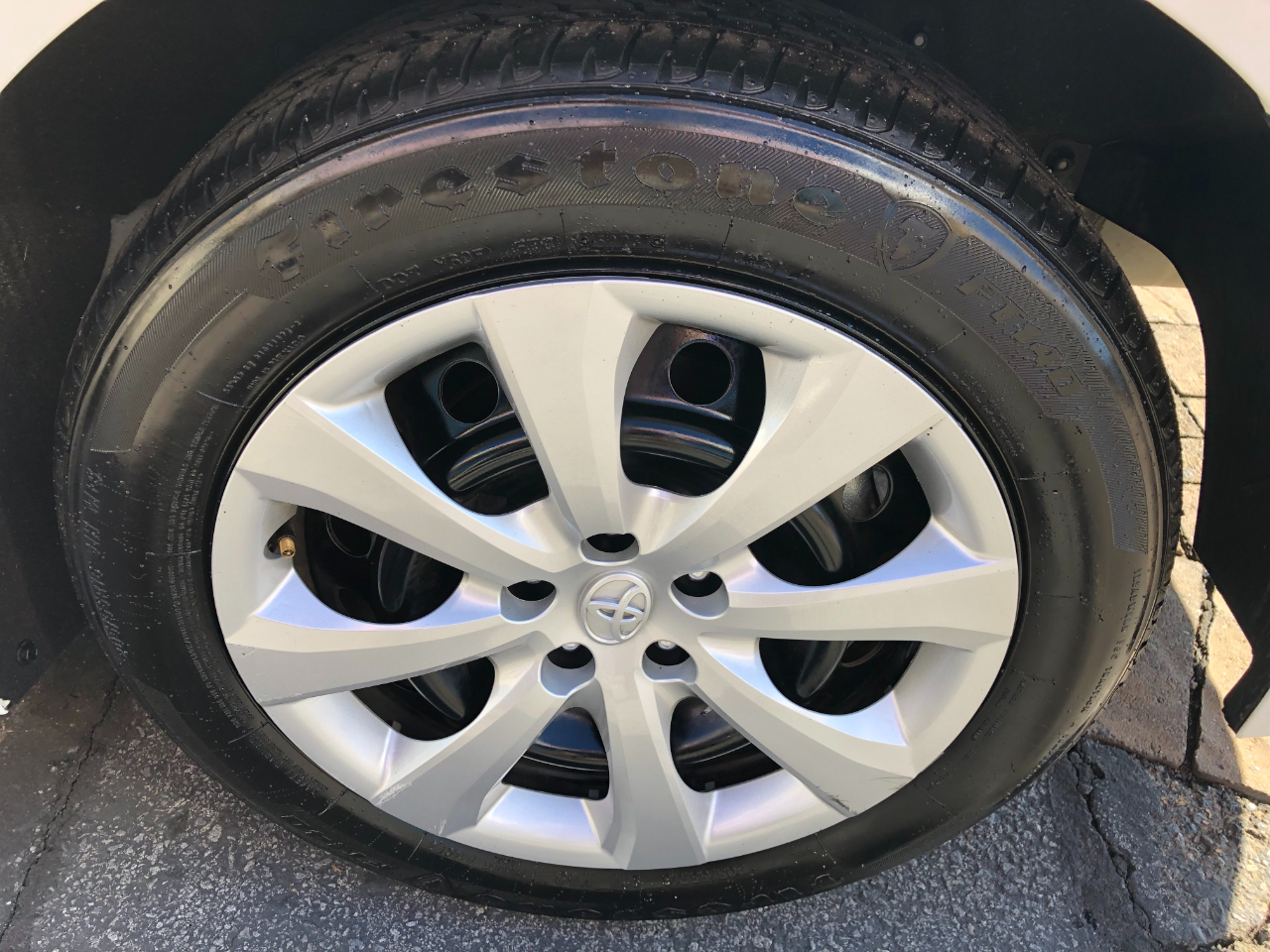 Toyota Corolla LE 2024