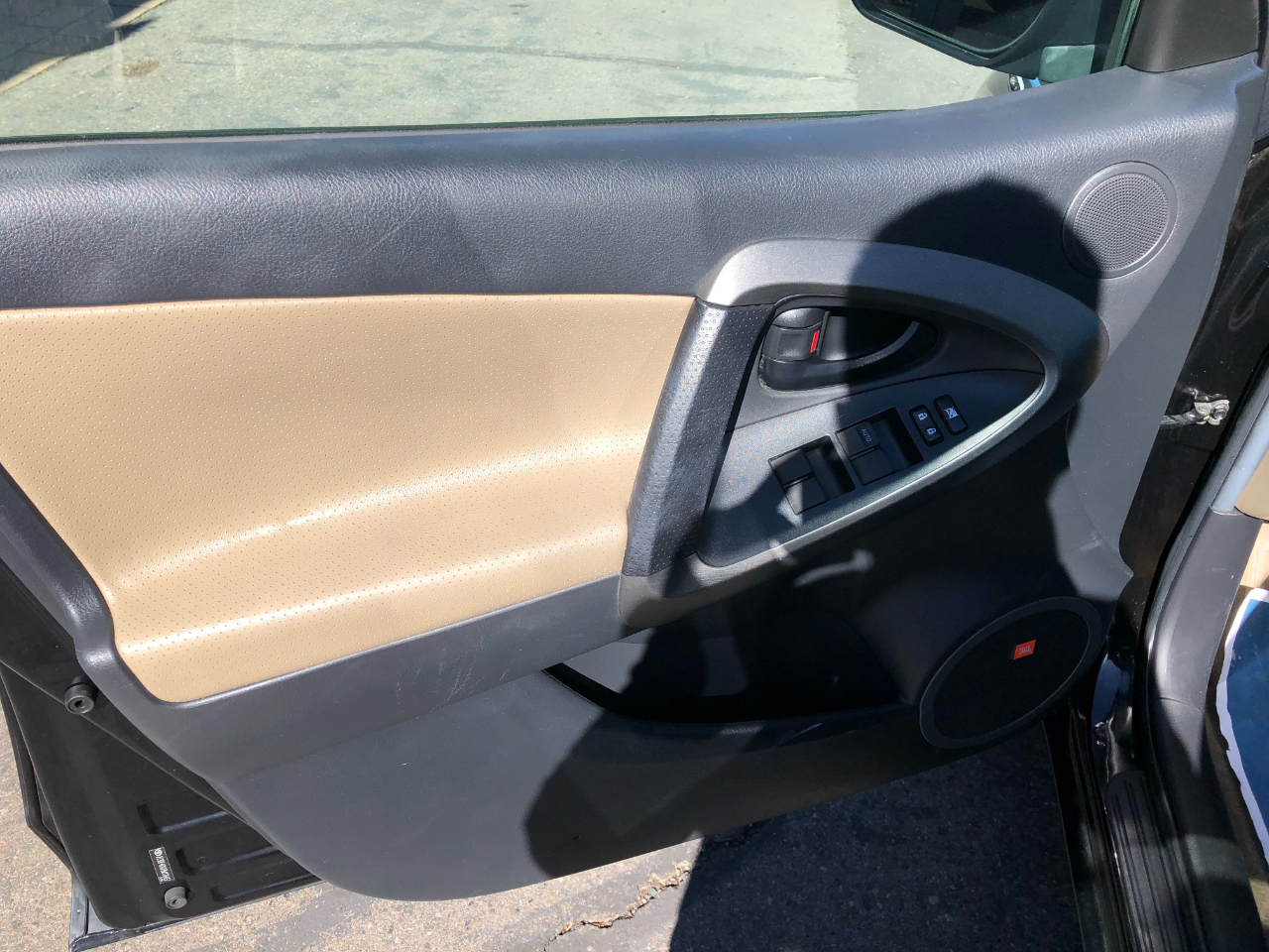 Toyota RAV4 Limited I4 4WD 2011