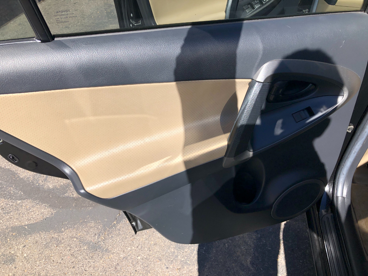 Toyota RAV4 Limited I4 4WD 2011