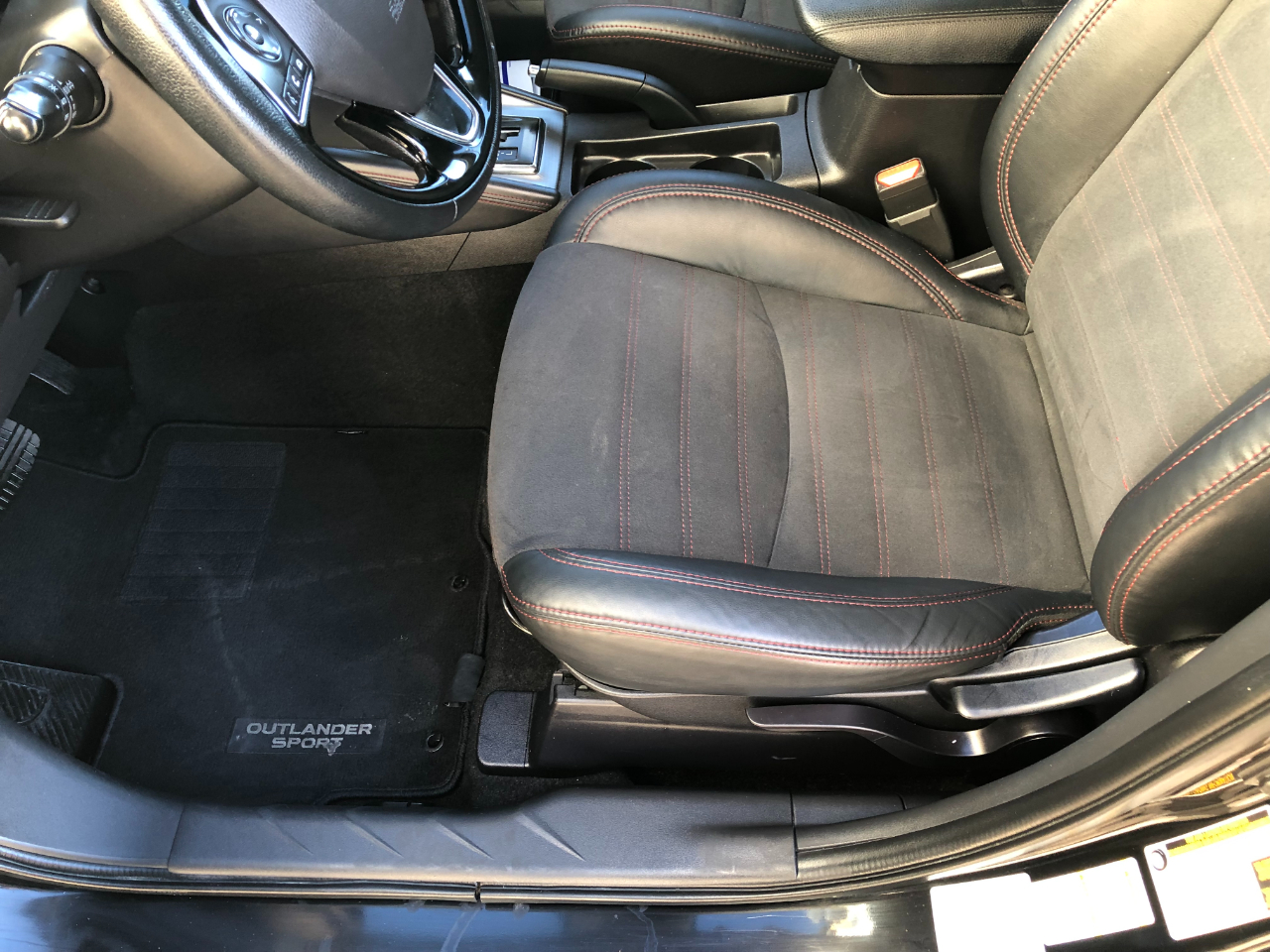 Mitsubishi Outlander Sport  2024