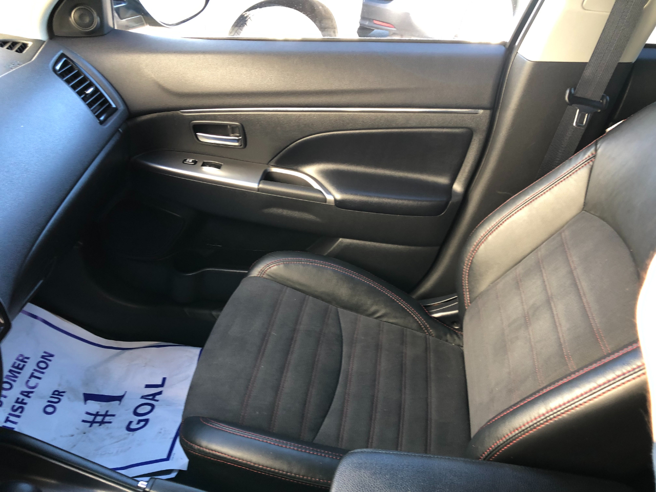 Mitsubishi Outlander Sport  2024