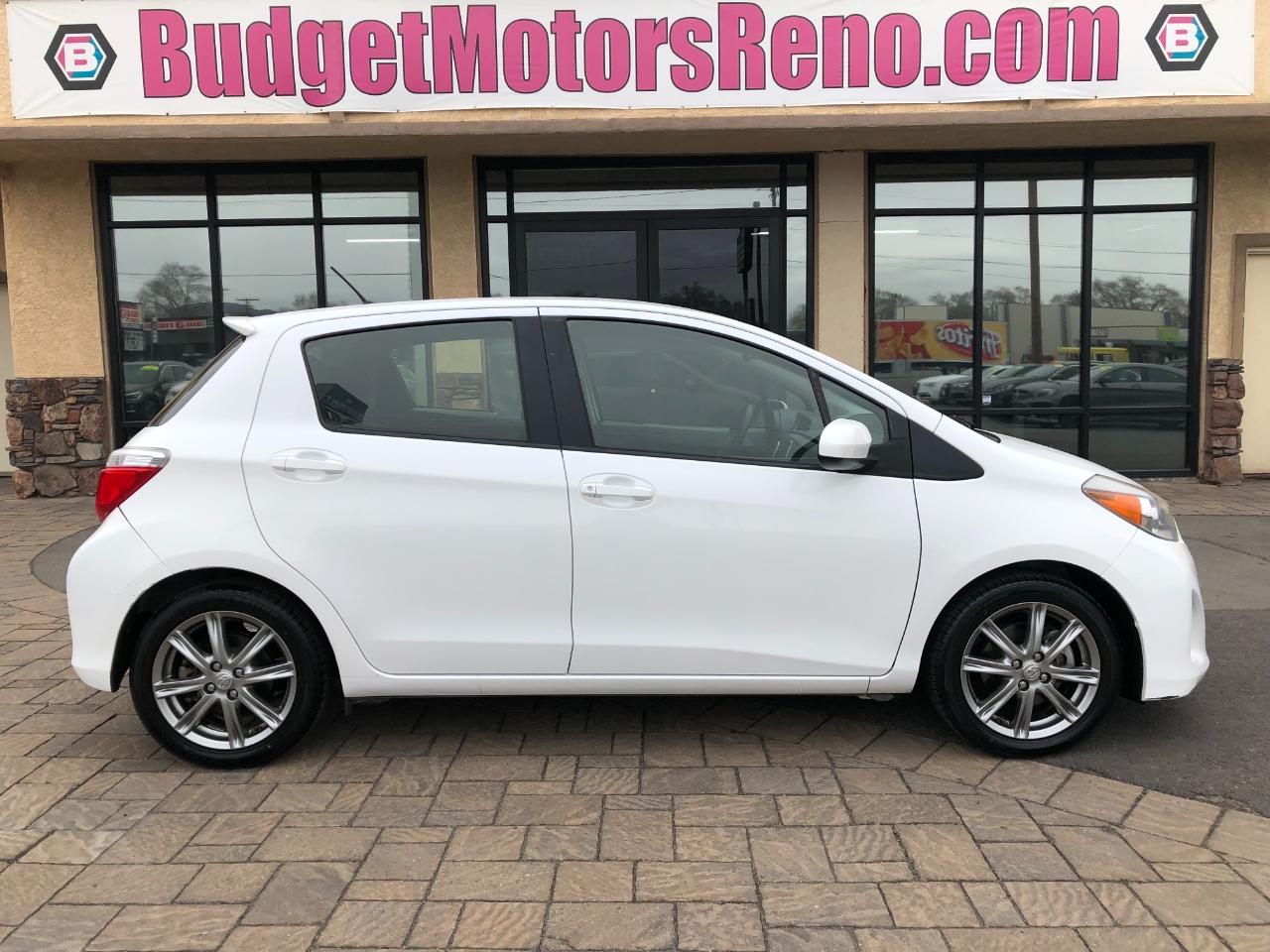 2012 Toyota Yaris SE 5-Door MT