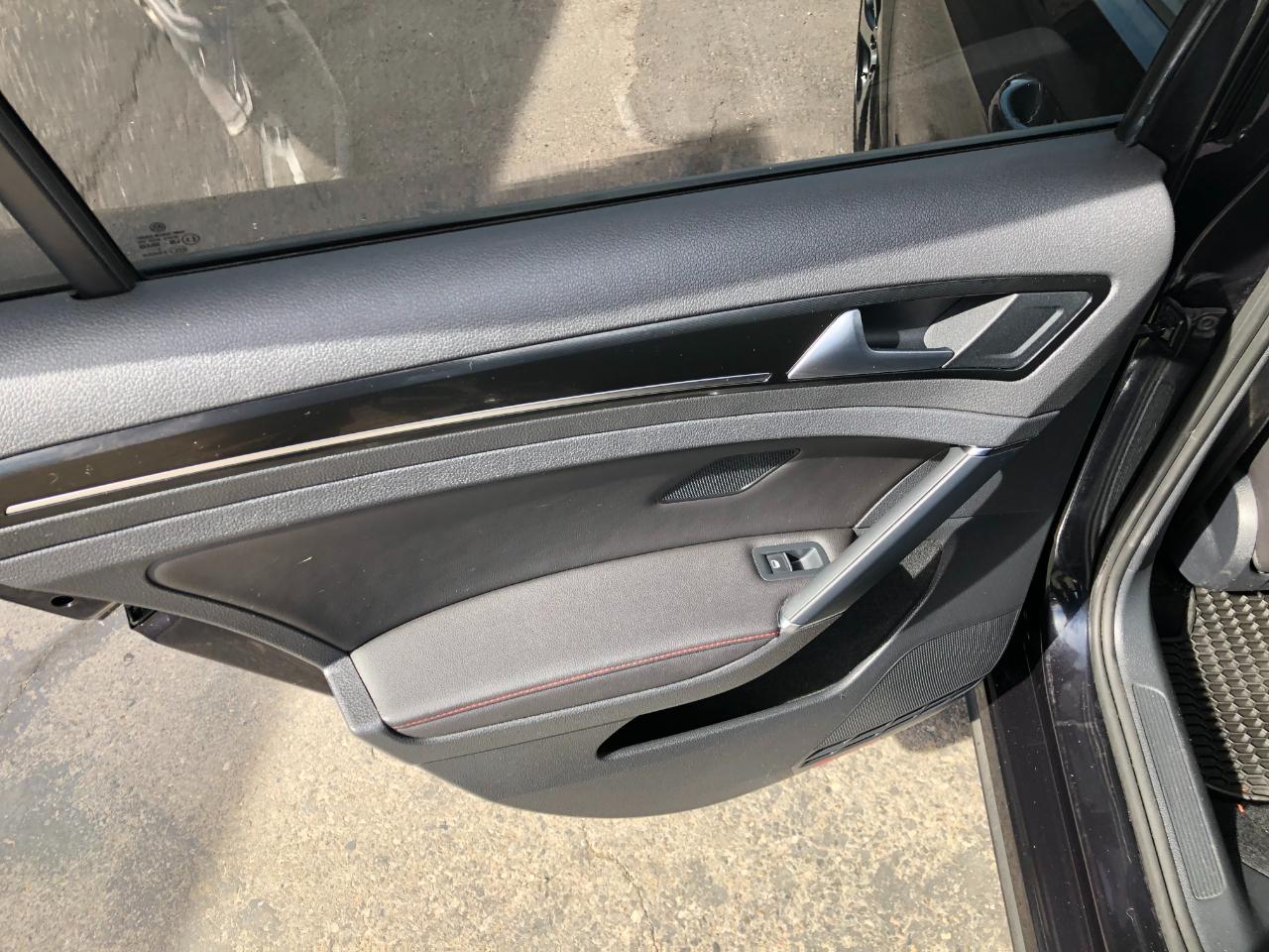 Volkswagen GTI Autobahn 6A 4-Door 2015