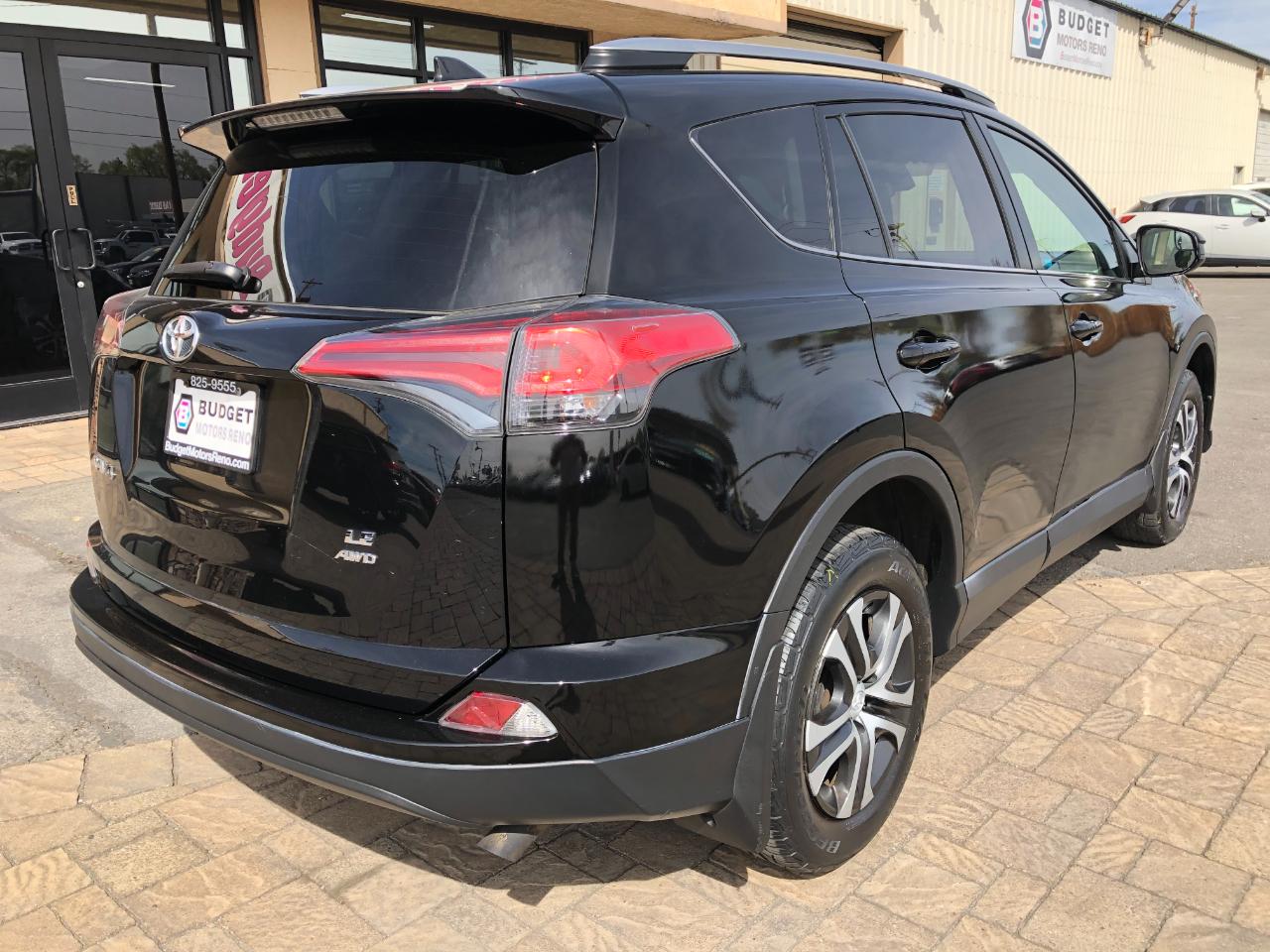 Toyota RAV4 LE AWD 2017