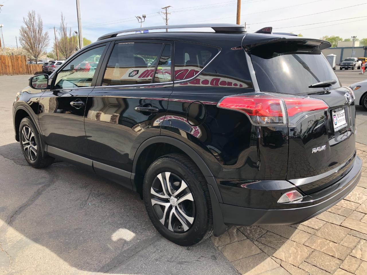 Toyota RAV4 LE AWD 2017