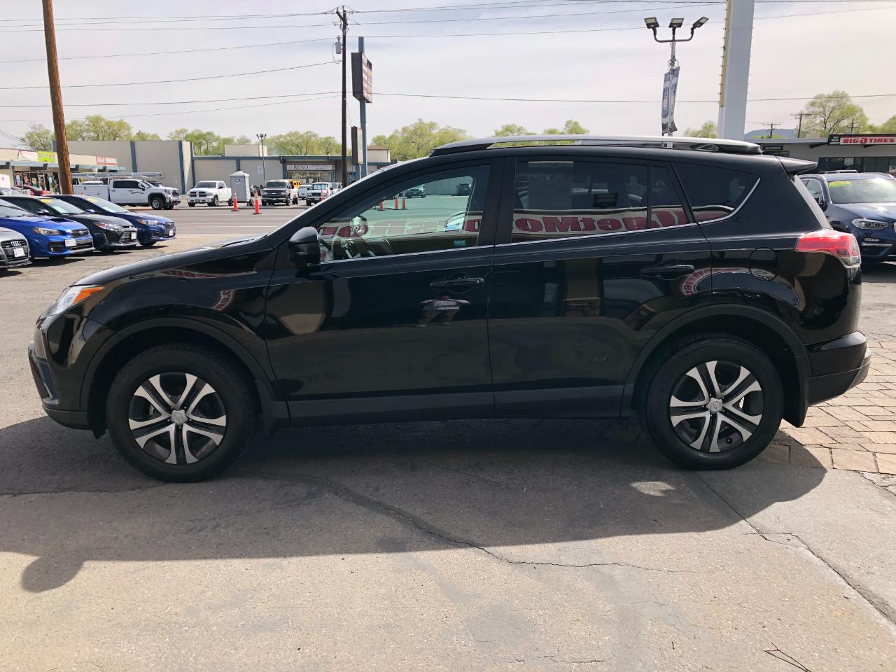Toyota RAV4 LE AWD 2017
