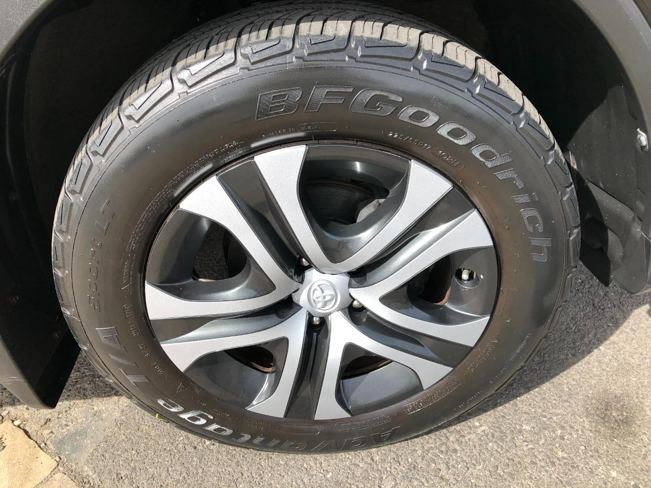 Toyota RAV4 LE AWD 2017