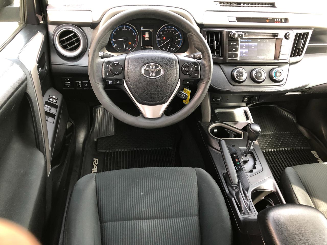 Toyota RAV4 LE AWD 2017