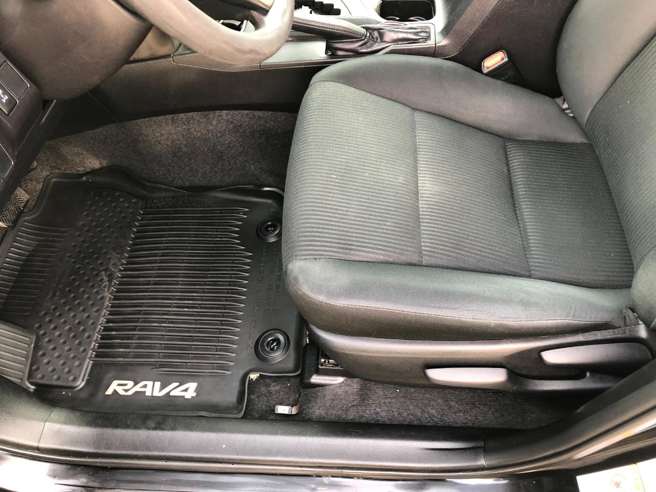 Toyota RAV4 LE AWD 2017