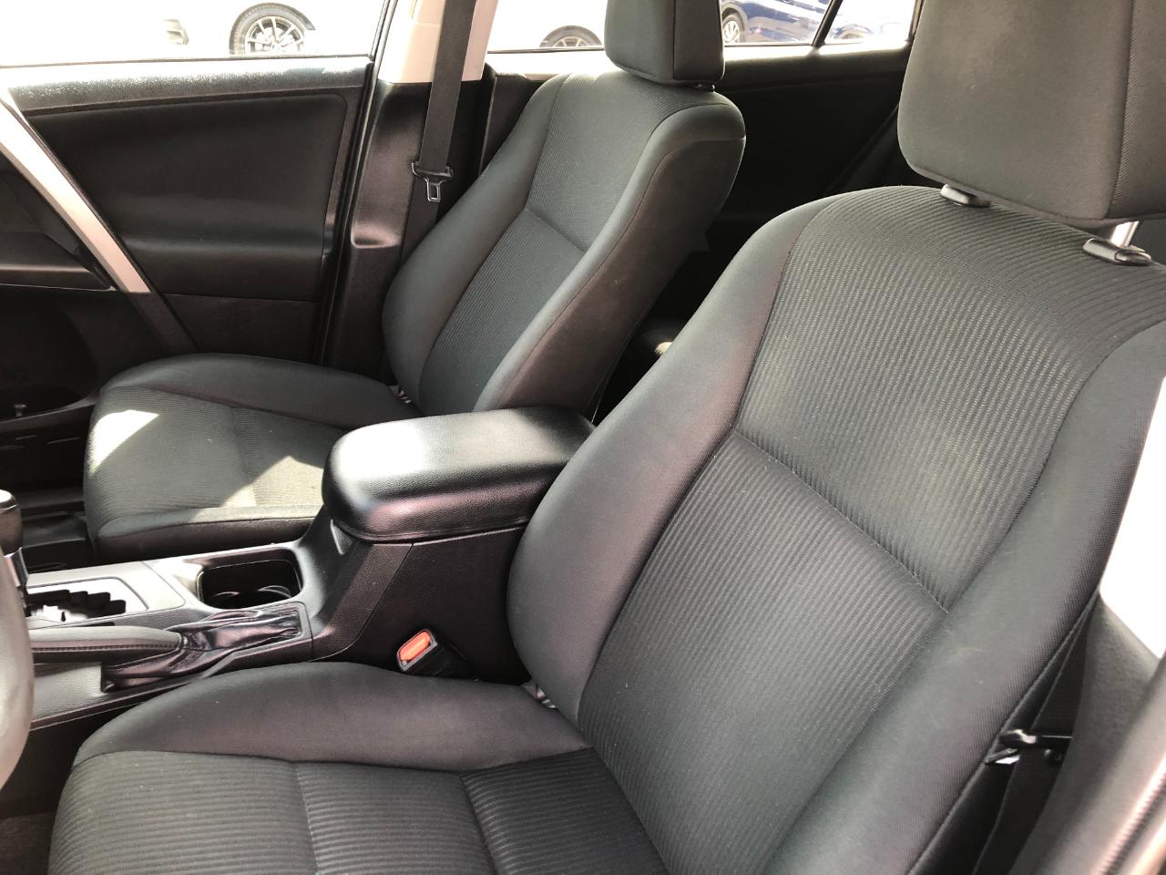 Toyota RAV4 LE AWD 2017