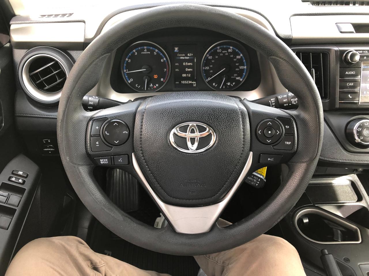 Toyota RAV4 LE AWD 2017
